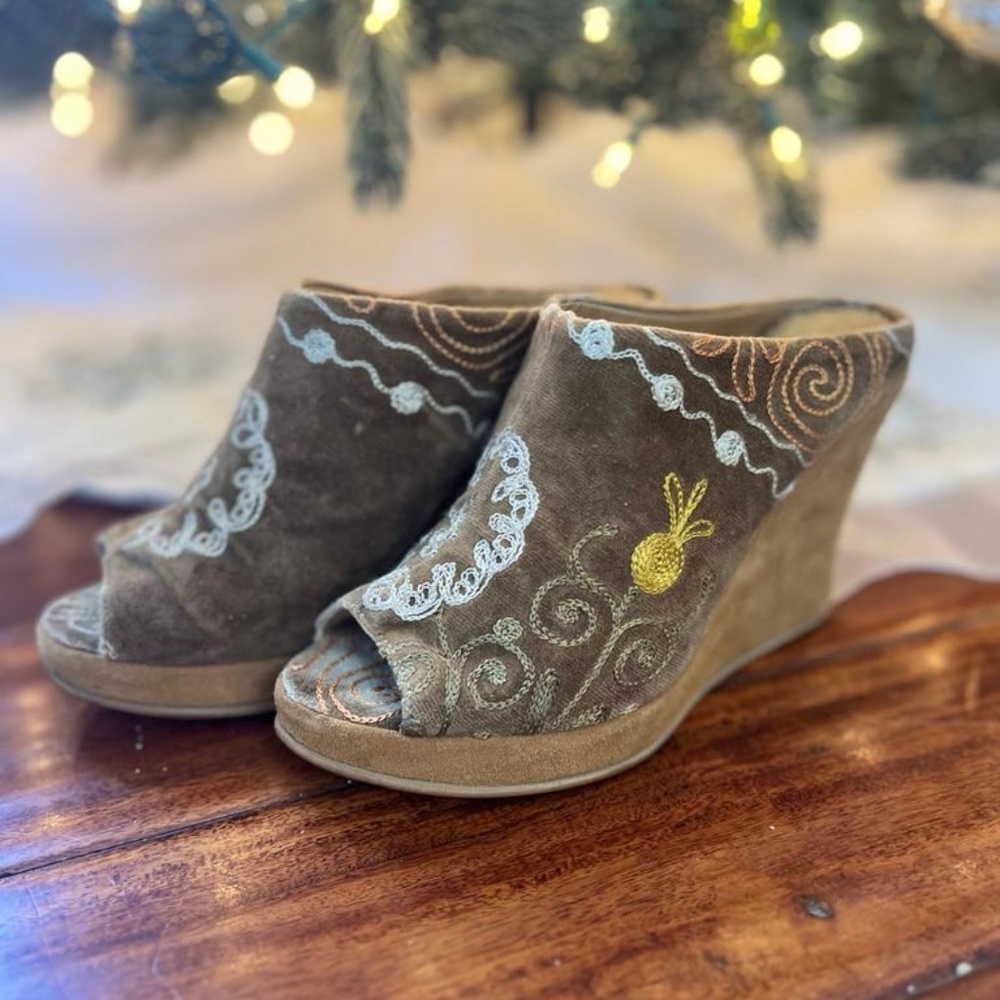 Wedge shoes